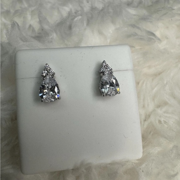 New Sterling Silver 925 Teardrop Stud Earrings - Picture 5 of 5